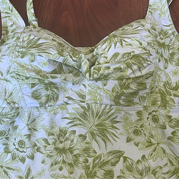 Lands End Womens Tankini Top Swimwear Green Floral Adjustable Strap Stretch 12P - Picture 2 of 8